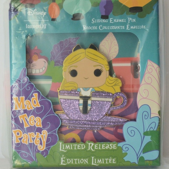 Alice in Wonderland Big Pin - Picture 1 of 1